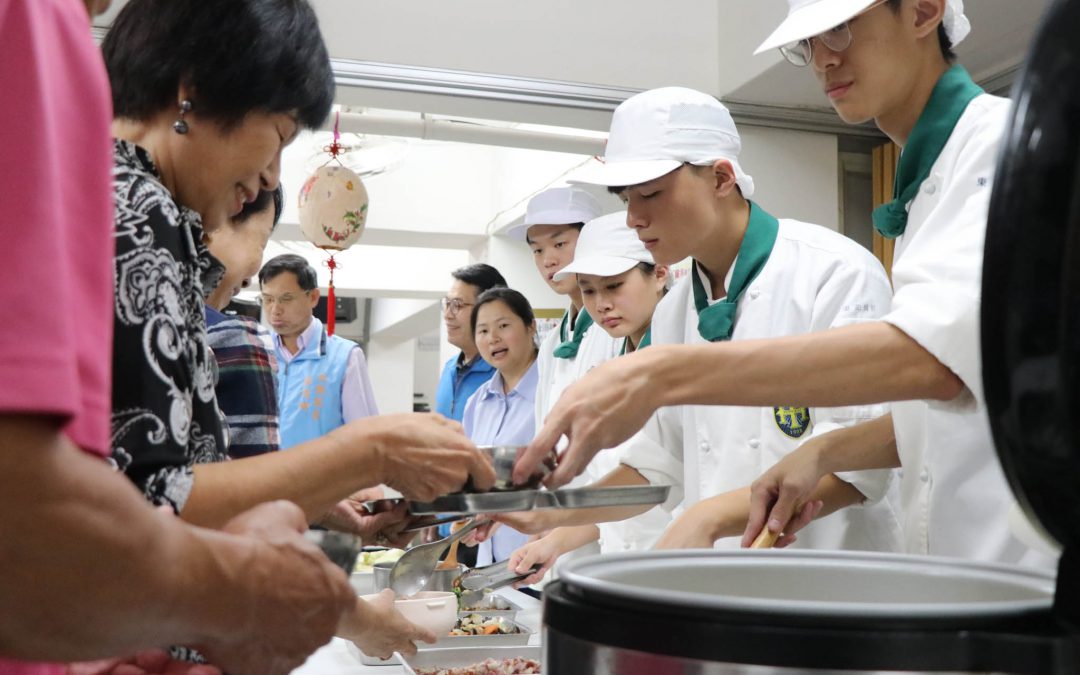 NG食材變美味料理 東海高中生製料理獻長者